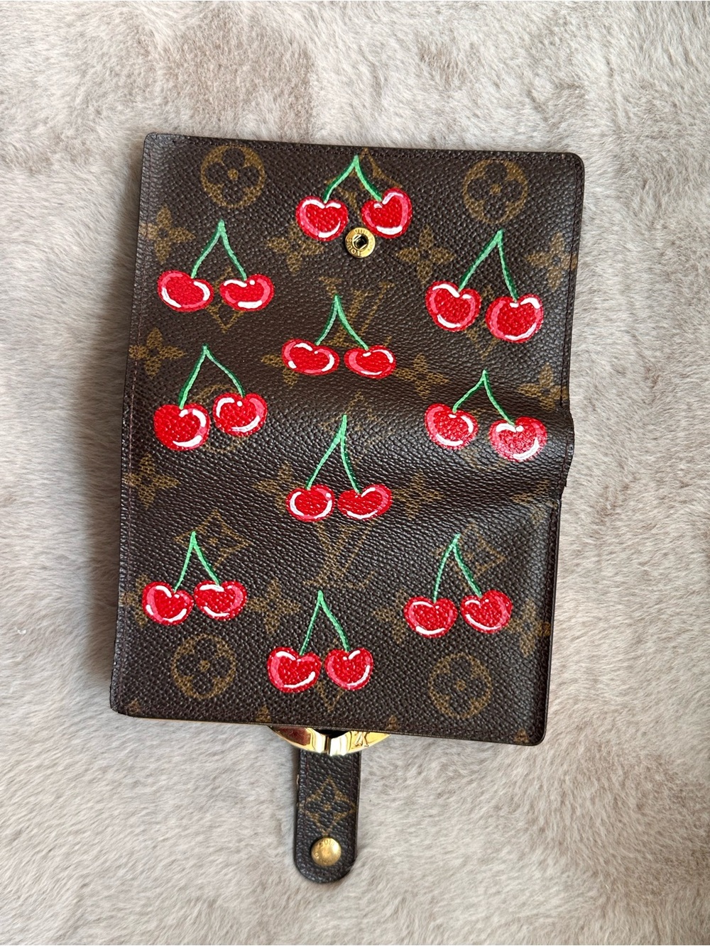 Authentic Louis Vuitton Monogram Kisslock Wallet with Hand-Painted Cherries 🍒 - Picture 6 of 17